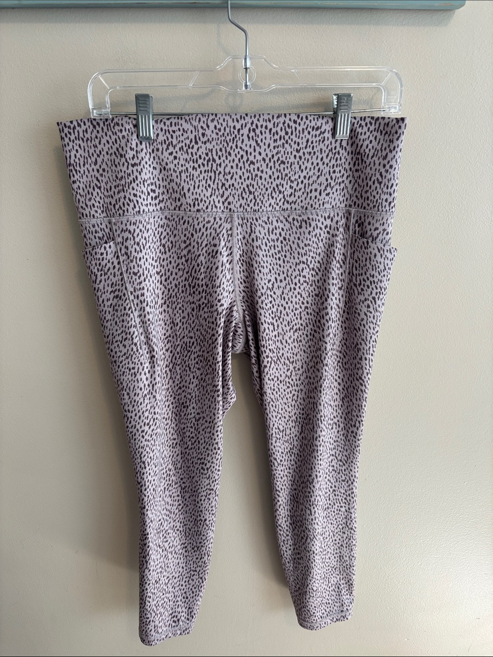 Athleta Salutation Stash Pocket II Printed 7/8 Tight Leggings L Leopard Cheetah